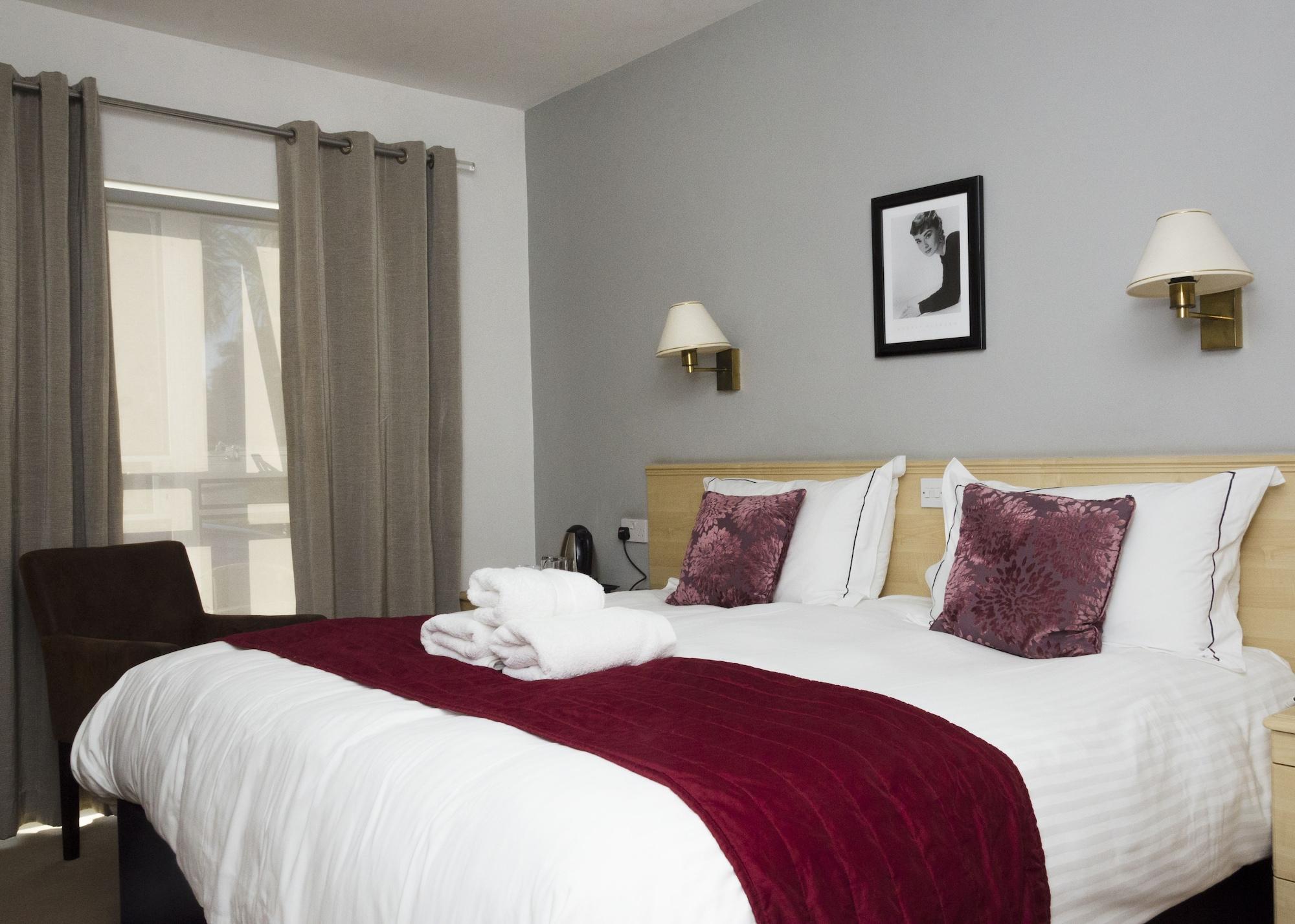 Beachcombers Hotel Grouville Екстер'єр фото