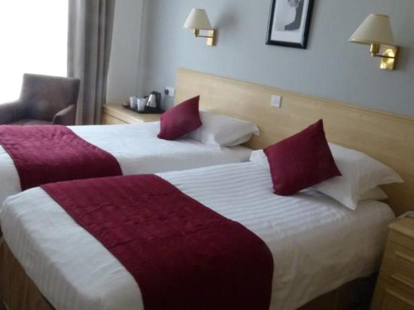 Beachcombers Hotel Grouville Екстер'єр фото
