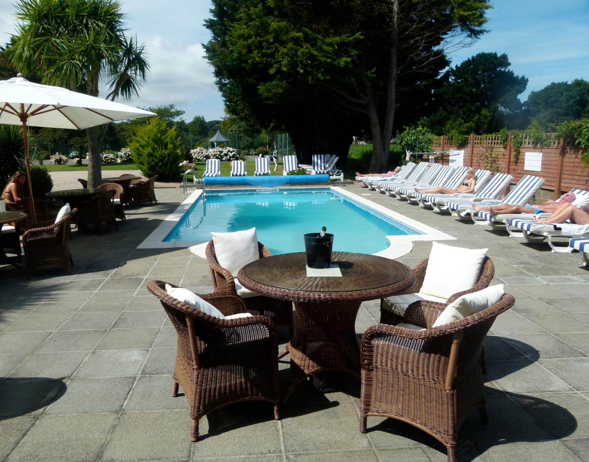 Beachcombers Hotel Grouville Екстер'єр фото