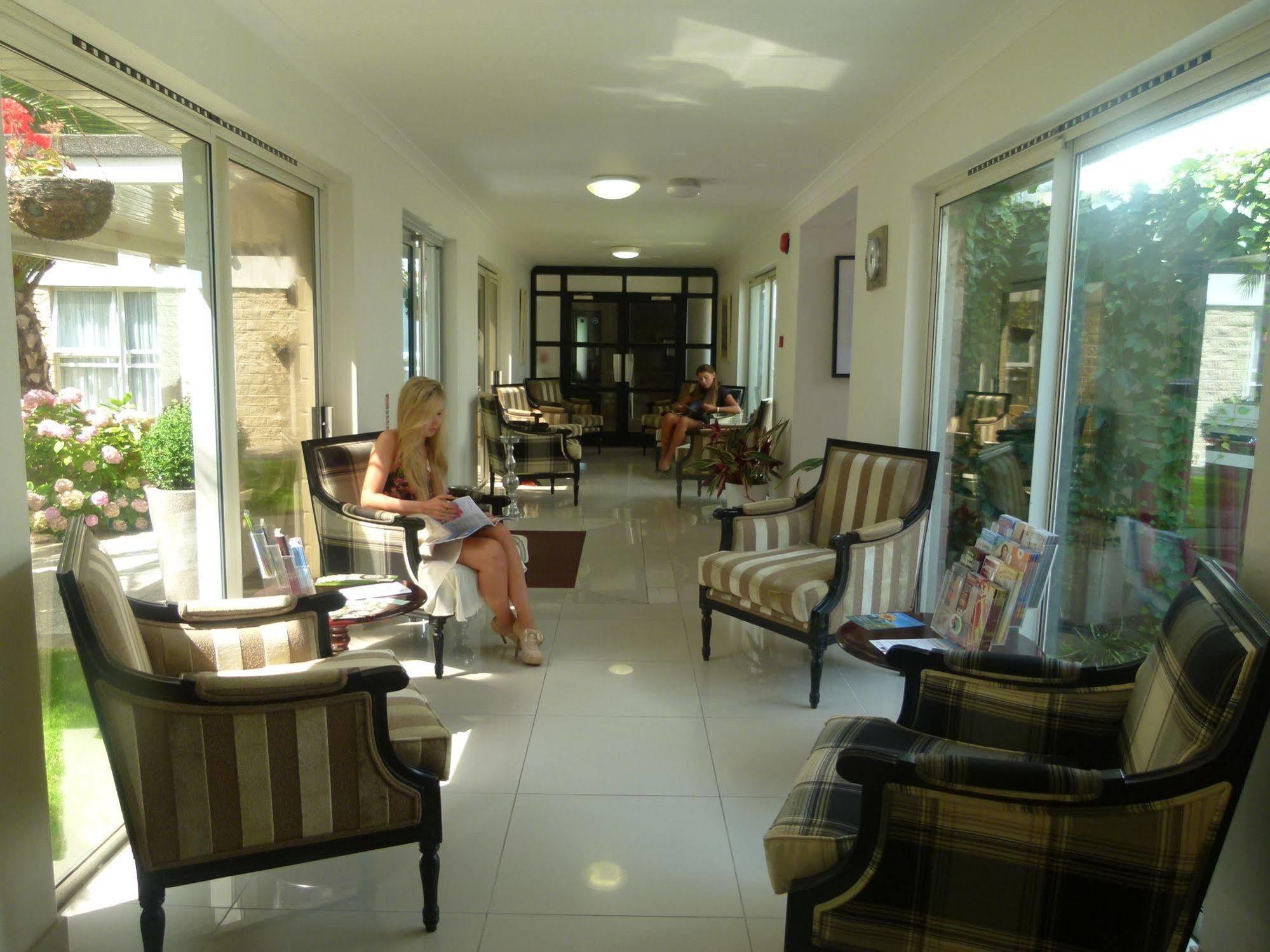 Beachcombers Hotel Grouville Екстер'єр фото
