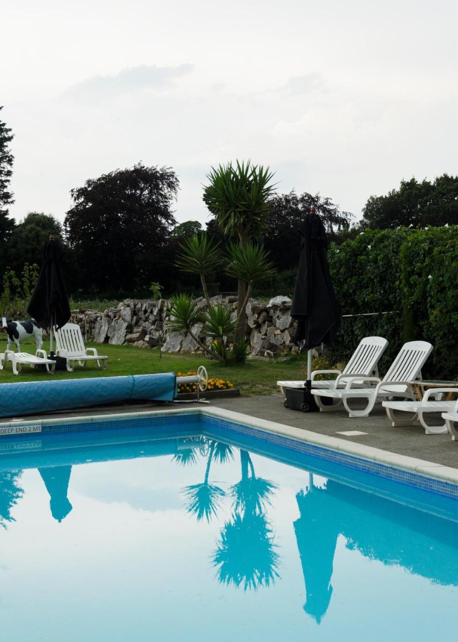 Beachcombers Hotel Grouville Екстер'єр фото