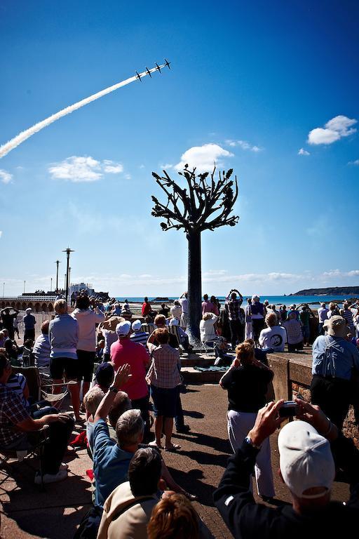 Beachcombers Hotel Grouville Екстер'єр фото