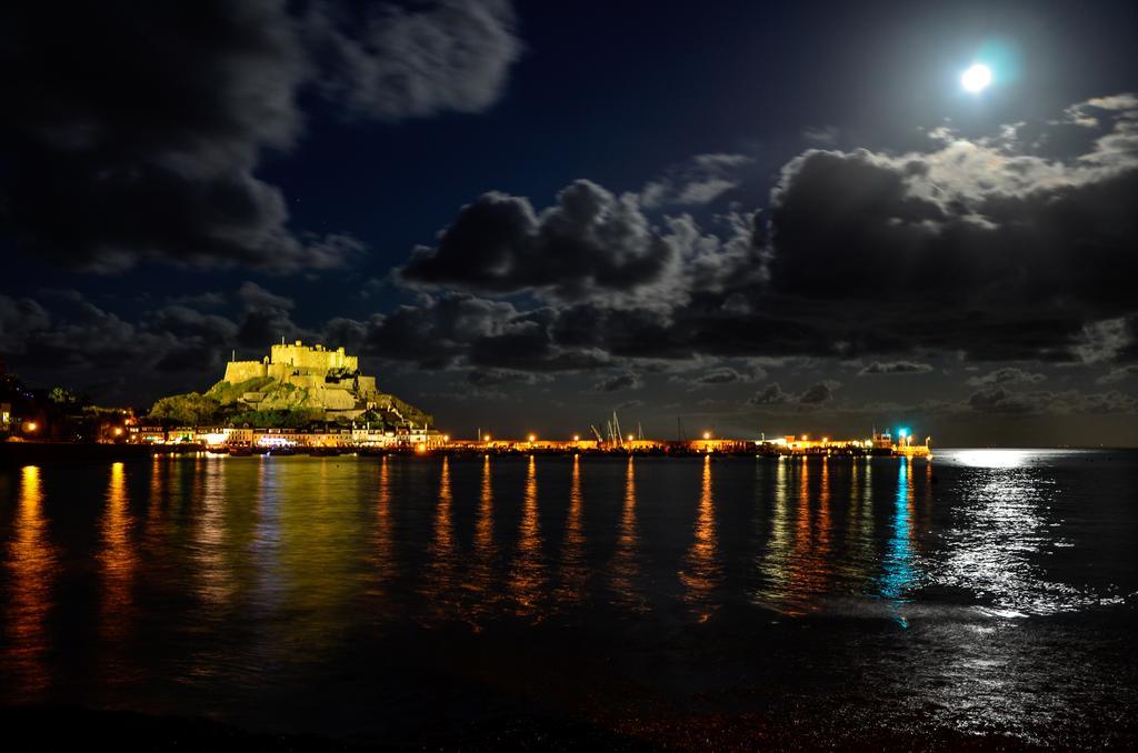 Beachcombers Hotel Grouville Екстер'єр фото